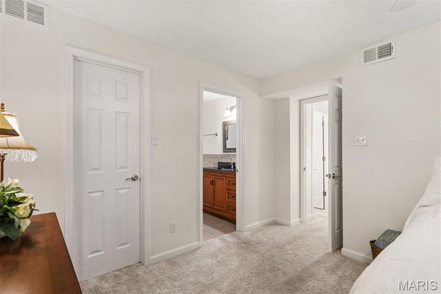 1511 Hampton Hall Drive 10, Chesterfield, MO 63017