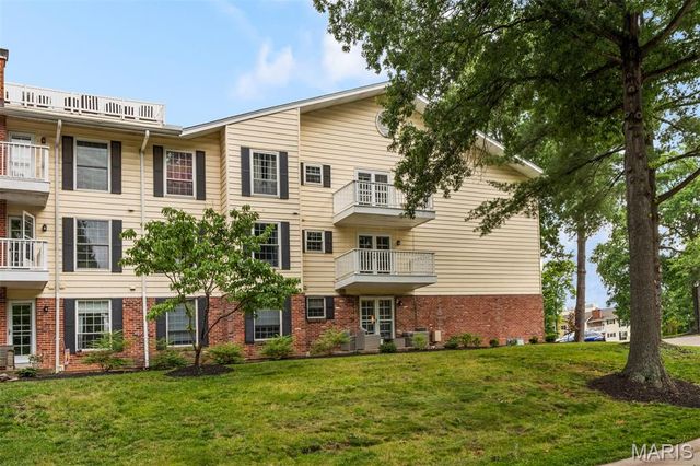 1511 Hampton Hall Drive 10, Chesterfield, MO 63017