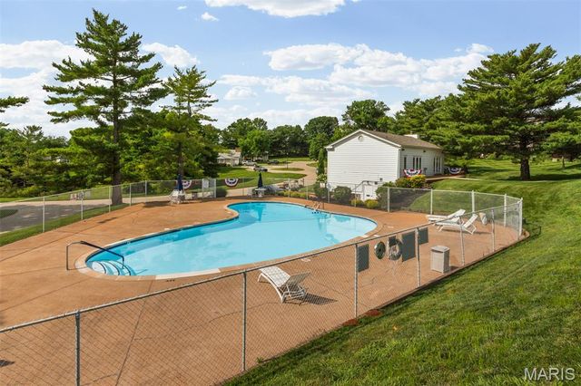 1511 Hampton Hall Drive 10, Chesterfield, MO 63017