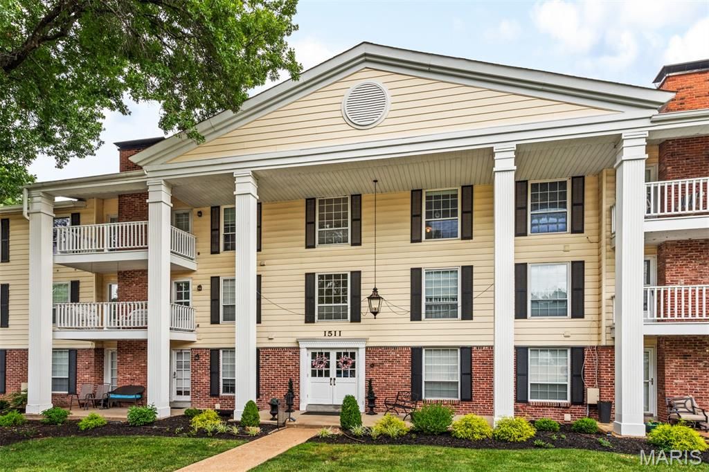 1511 Hampton Hall Drive 10, Chesterfield, MO 63017