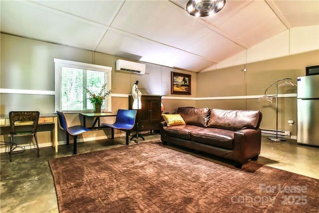 543 College Street, Asheville, NC 28801