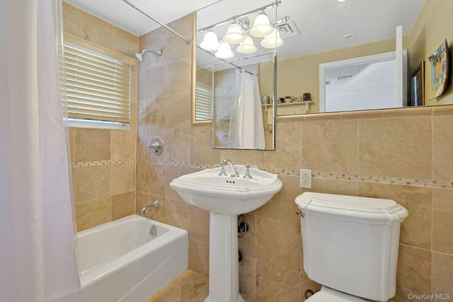 32 Lambert Lane, New Rochelle, NY 10804