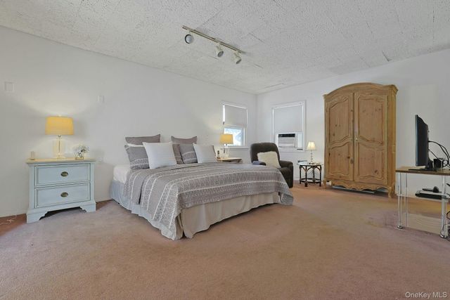 32 Lambert Lane, New Rochelle, NY 10804