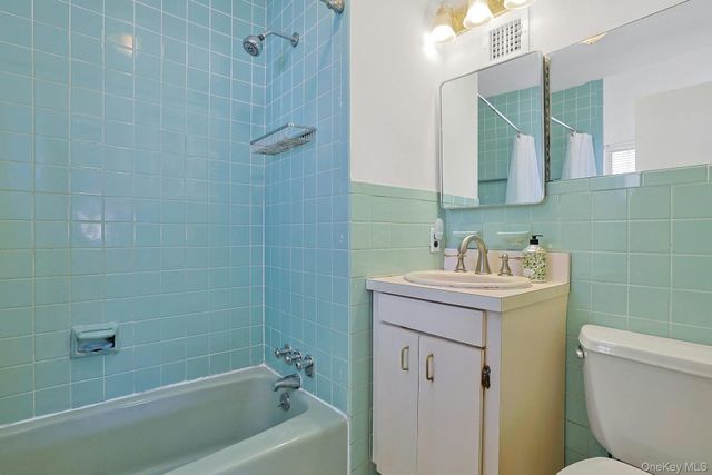 32 Lambert Lane, New Rochelle, NY 10804