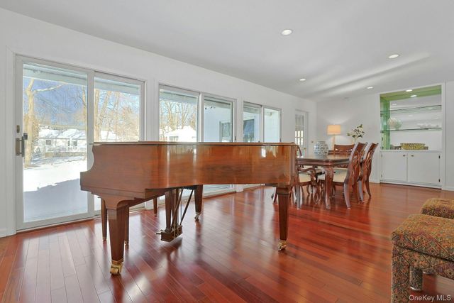 32 Lambert Lane, New Rochelle, NY 10804