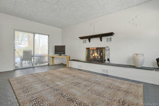 32 Lambert Lane, New Rochelle, NY 10804