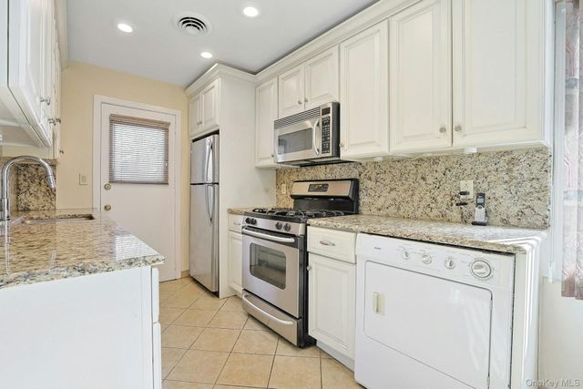 32 Lambert Lane, New Rochelle, NY 10804