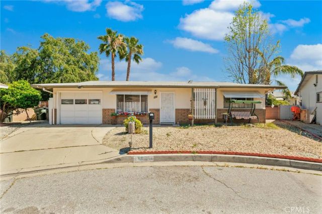 860 Felipe Place, Hemet, CA 92543