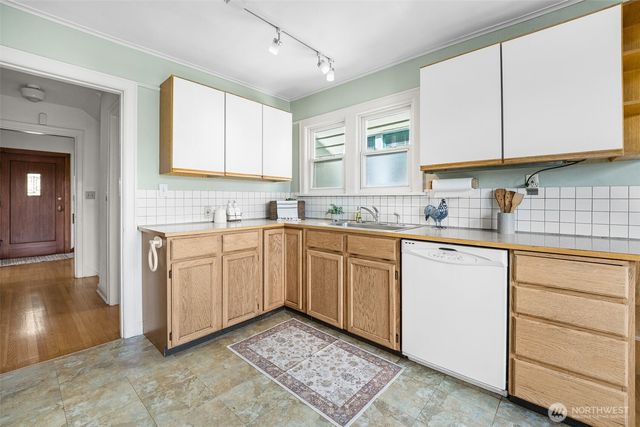 8248 16th Avenue NE, Seattle, WA 98115
