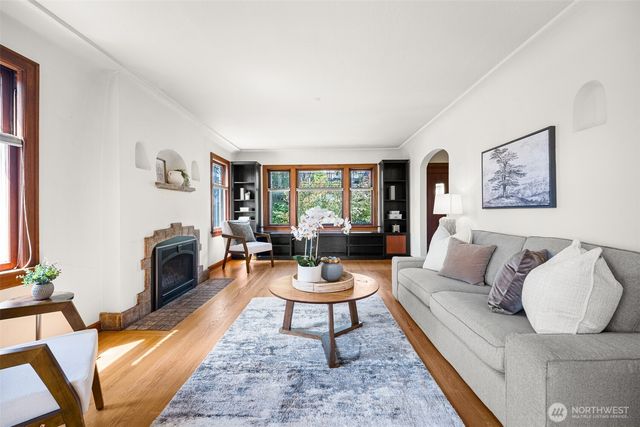 8248 16th Avenue NE, Seattle, WA 98115