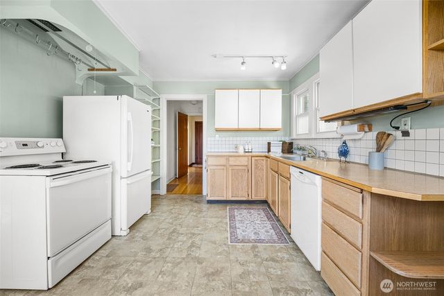 8248 16th Avenue NE, Seattle, WA 98115