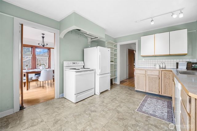 8248 16th Avenue NE, Seattle, WA 98115