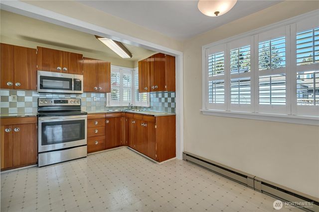 11752 20th Avenue NE, Seattle, WA 98125