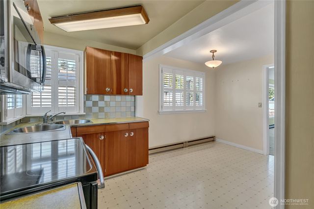 11752 20th Avenue NE, Seattle, WA 98125