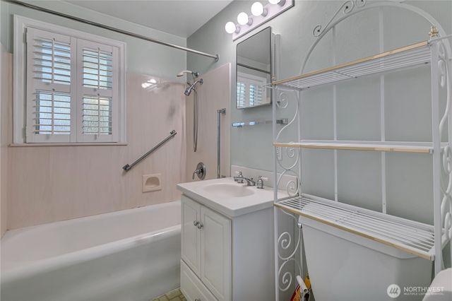11752 20th Avenue NE, Seattle, WA 98125