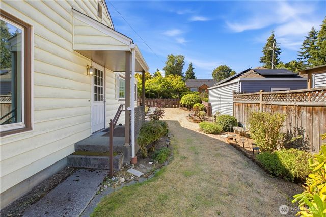 11752 20th Avenue NE, Seattle, WA 98125