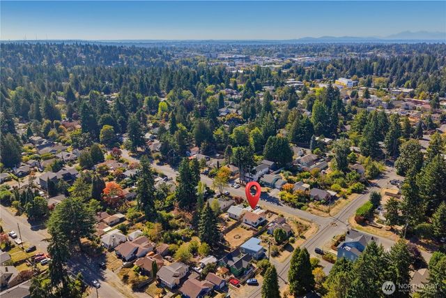 11752 20th Avenue NE, Seattle, WA 98125