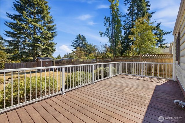 11752 20th Avenue NE, Seattle, WA 98125