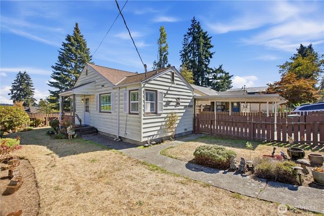 11752 20th Avenue NE, Seattle, WA 98125