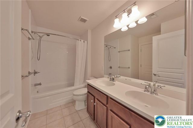 1919 Pembrooke Drive, Lower Macungie Twp, PA 18062