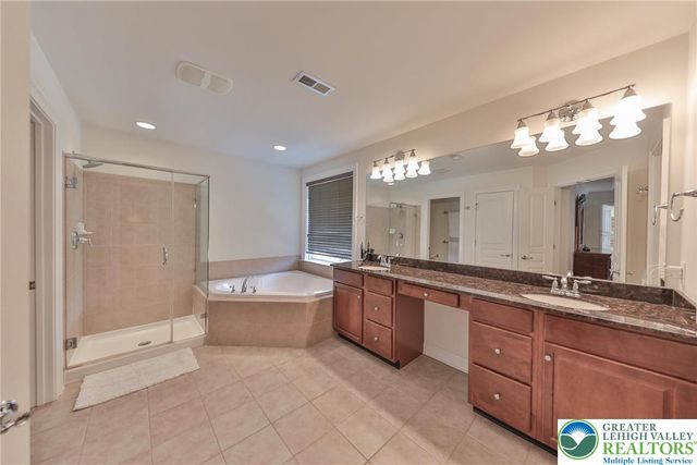 1919 Pembrooke Drive, Lower Macungie Twp, PA 18062