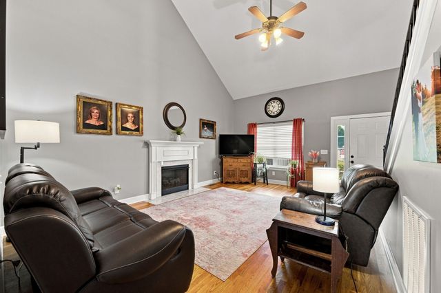 812 Renaissance Ave, Murfreesboro, TN 37129