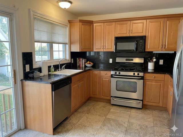 66 Sagamore Hill Drive A, Port Washington, NY 11050