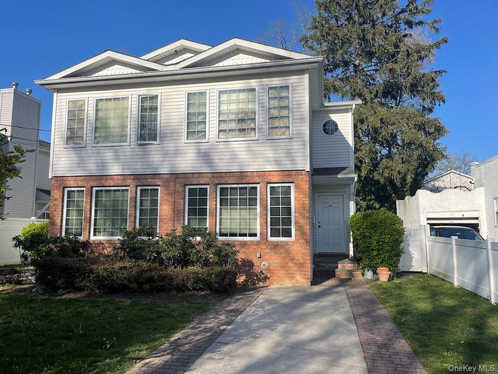 66 Sagamore Hill Drive A, Port Washington, NY 11050