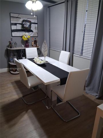 9450 Live Oak Pl 408, Davie, FL 33324