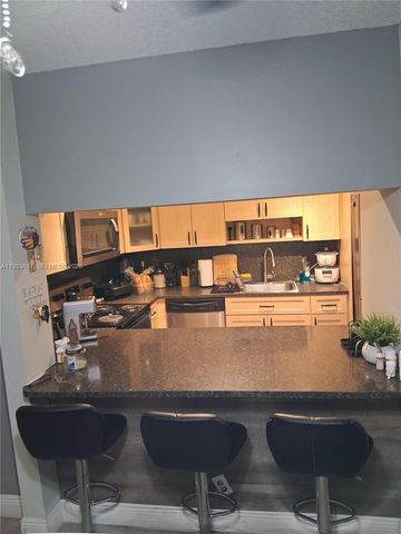 9450 Live Oak Pl 408, Davie, FL 33324