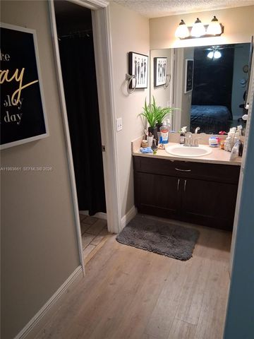 9450 Live Oak Pl 408, Davie, FL 33324