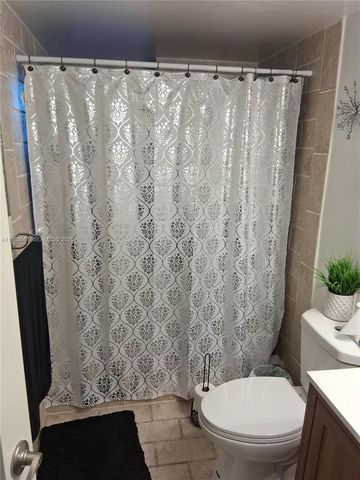 9450 Live Oak Pl 408, Davie, FL 33324