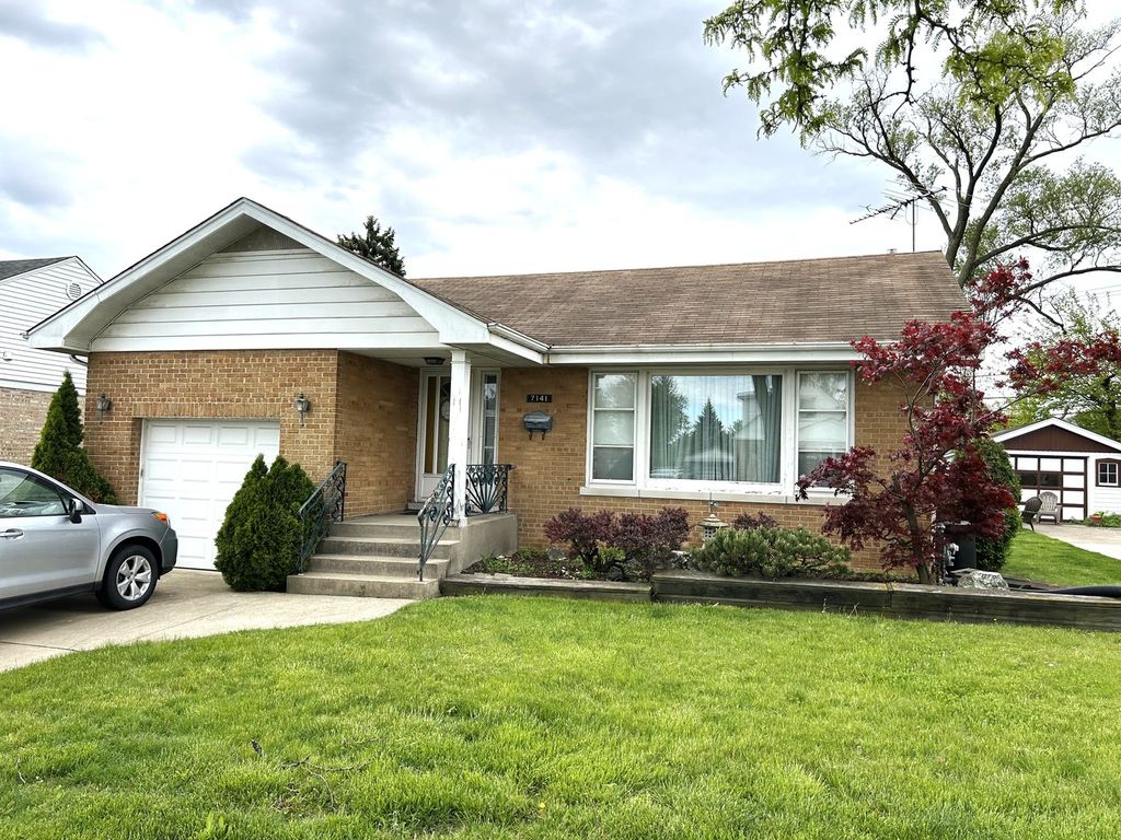 7141 W KEENEY Street, Niles, IL 60714