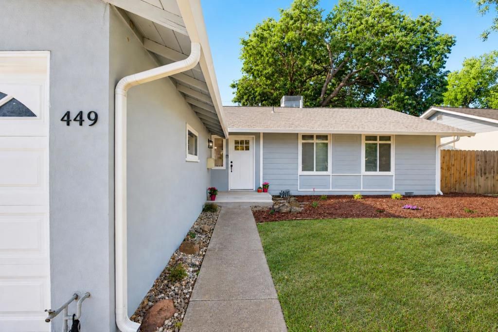 Image 3 of property listing at 449 Cottonwood Street, Vacaville, CA 95688