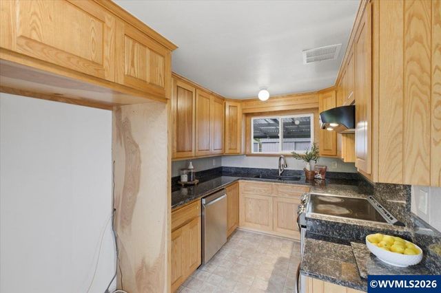3630 Circle Dr SE, Albany, OR 97322