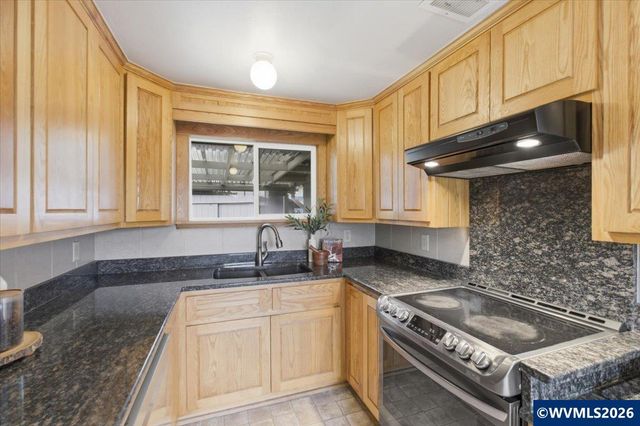3630 Circle Dr SE, Albany, OR 97322
