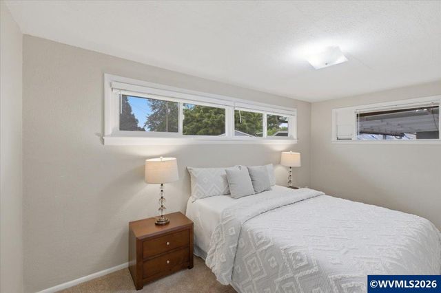 3630 Circle Dr SE, Albany, OR 97322