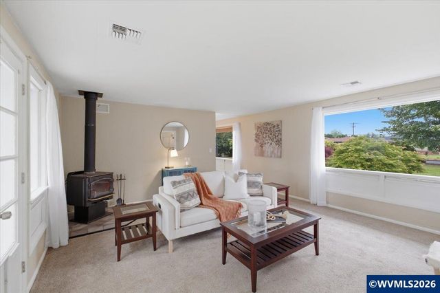 3630 Circle Dr SE, Albany, OR 97322