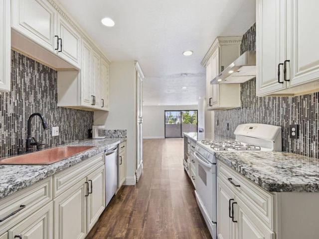 1940 Highland Oaks Drive 28, Arcadia, CA 91006