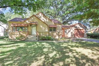 3819 Woodlawn Drive, Island Lake, IL 60042