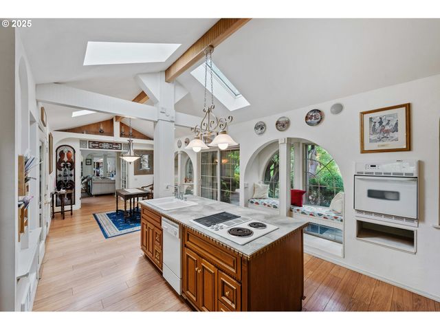 93652 E BLUE BIRD Ln, North Bend, OR 97459