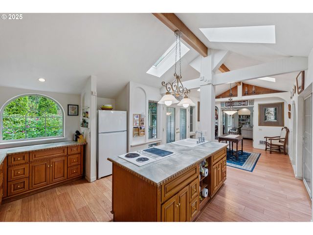 93652 E BLUE BIRD Ln, North Bend, OR 97459