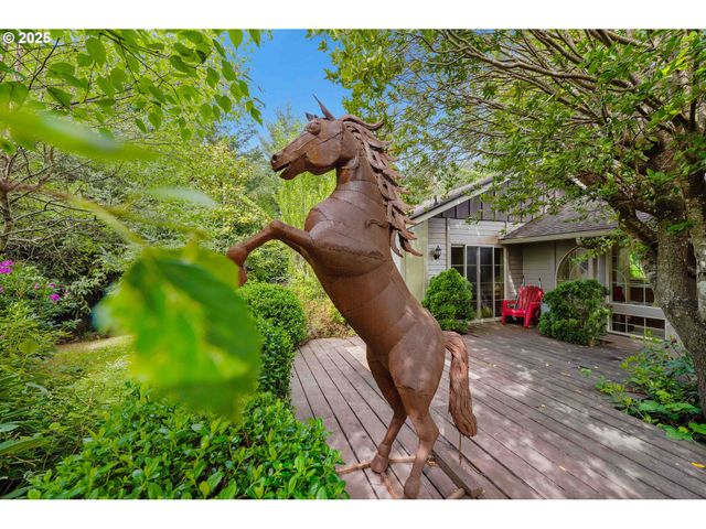 93652 E BLUE BIRD Ln, North Bend, OR 97459