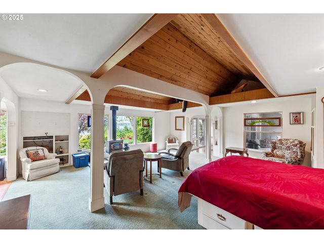 93652 E BLUE BIRD Ln, North Bend, OR 97459