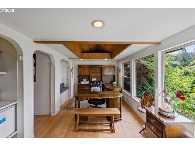 93652 E BLUE BIRD Ln, North Bend, OR 97459