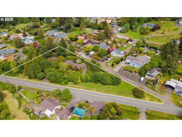 93652 E BLUE BIRD Ln, North Bend, OR 97459