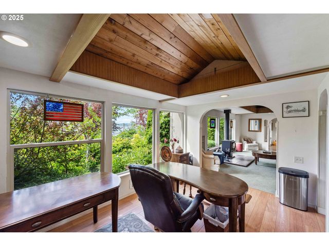 93652 E BLUE BIRD Ln, North Bend, OR 97459