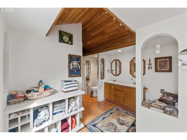 93652 E BLUE BIRD Ln, North Bend, OR 97459