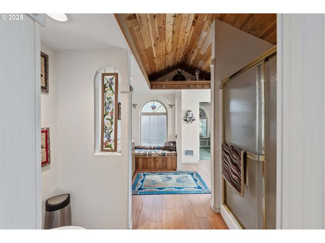 93652 E BLUE BIRD Ln, North Bend, OR 97459