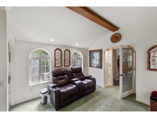 93652 E BLUE BIRD Ln, North Bend, OR 97459